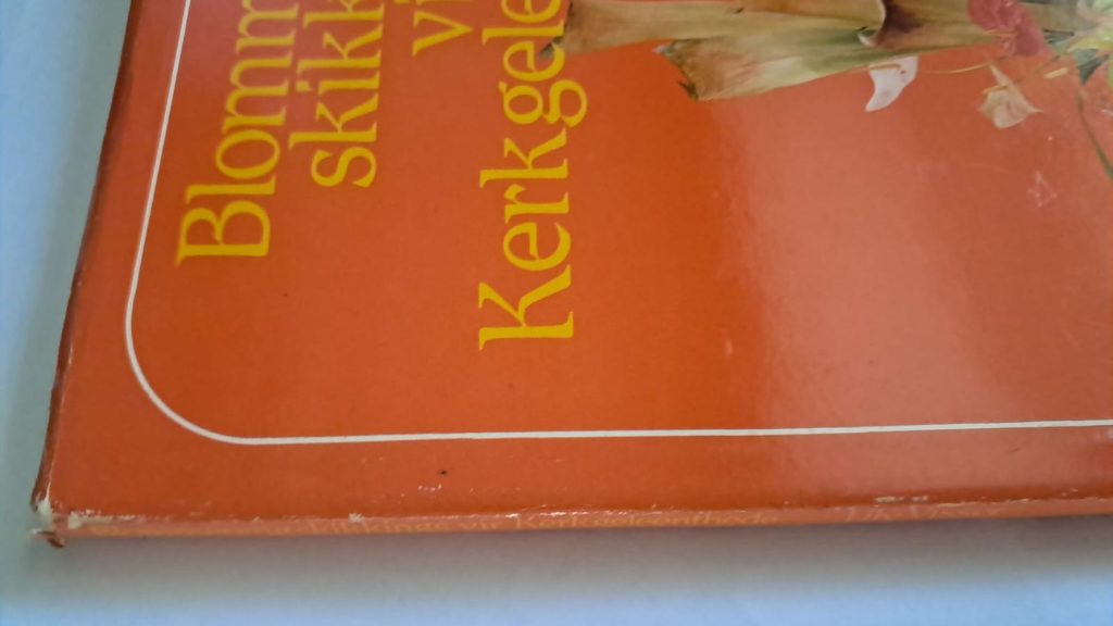 rugkant blommerangskikkings vir kerkgeleenthede