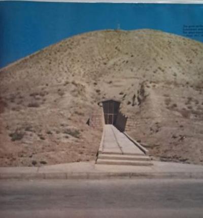 Back cover of Land van Wondere Turkye Land of Wonders Turkey book with photos and description