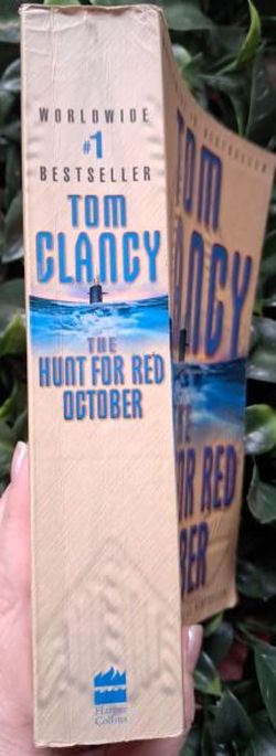 Back cover of The Hunt for Red October featuring the plot summary of the Jack Ryan debut. Photo by Karin's Treasures. 