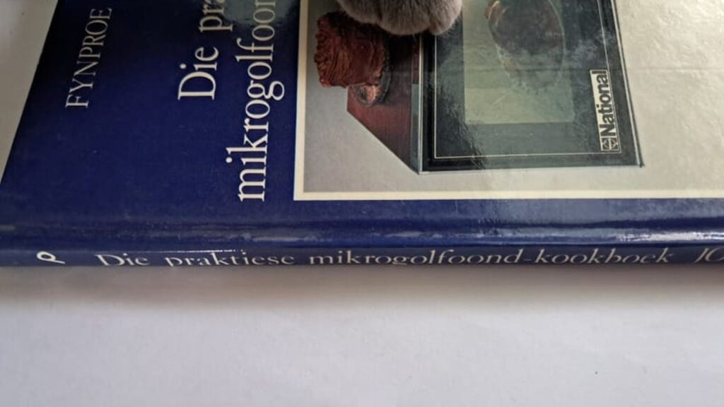 Rugkant van Die praktiese mikrogolfoond-kookboek deur Joey Mostert